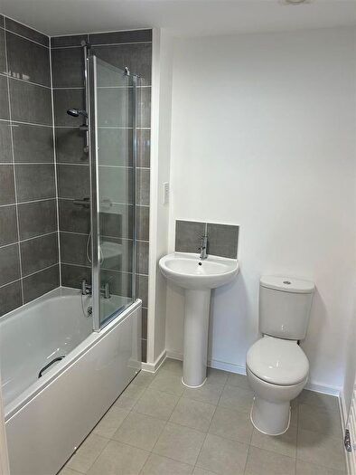 3 Bedroom End Terrace House For Sale In Wiltshire Drive, Patterdown, Chippenham, SN15