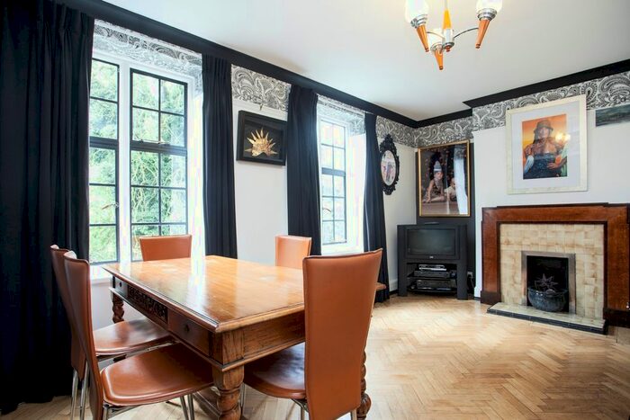 2 Bedroom Flat To Rent In Widecombe Court, Lyttelton Road, London, N2