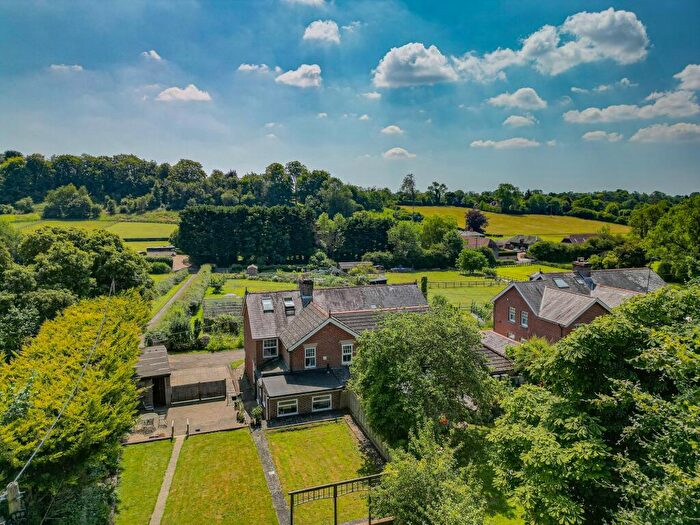 3 Bedroom Semi-Detached House For Sale In Beeches Hill, Bishops Waltham, SO32