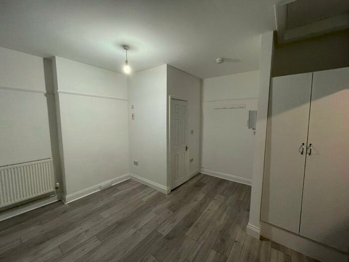 Studio To Rent In Hill Road, CR4