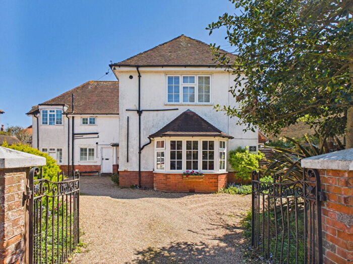 1 Bedroom Flat For Sale In Shakespeare Road, Worthing, BN11
