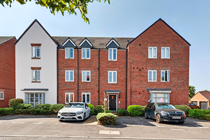 2 Bedroom Flat For Sale In Ifould Crescent, Wokingham, RG40