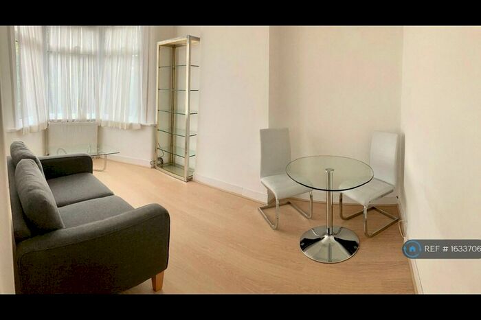 1 Bedroom Flat To Rent In Elmcroft Crescent, London, NW11