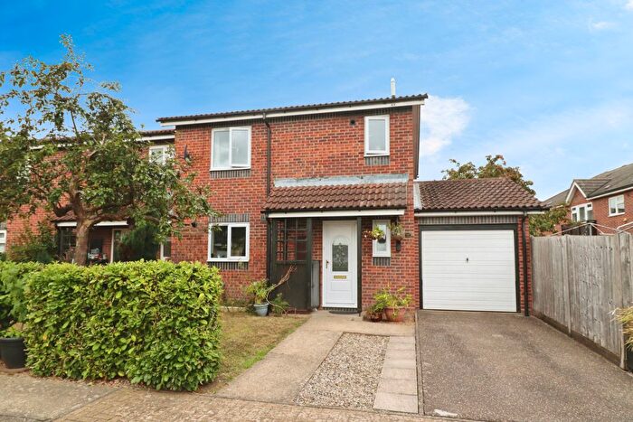 3 Bedroom Semi-detached House For Sale In Arthur Court, Chelmsford, CM1