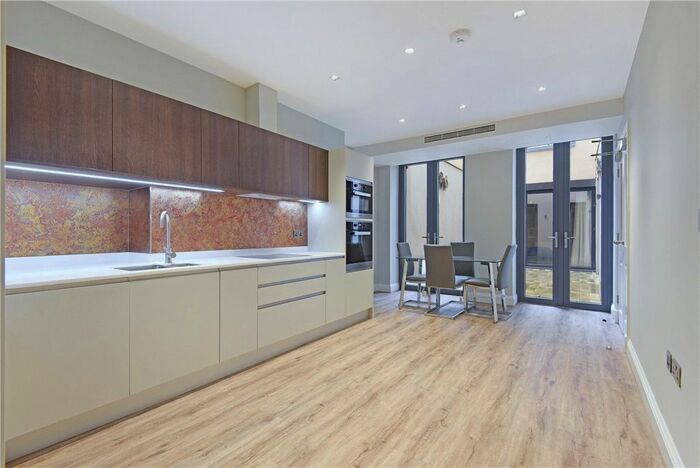 3 Bedroom Flat To Rent In Portland Place, London, W1B