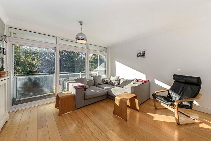 2 Bedroom Flat To Rent In Clarence Avenue, Clapham, SW4