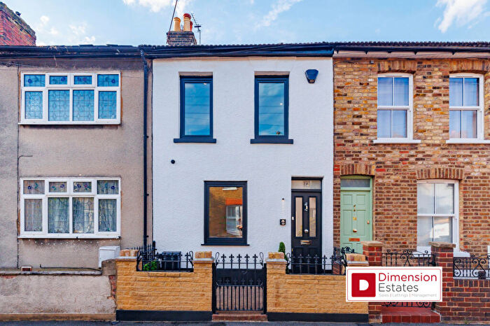 4 Bedroom Terraced House To Rent In Mayfield Road, Walthamstow, London, E17