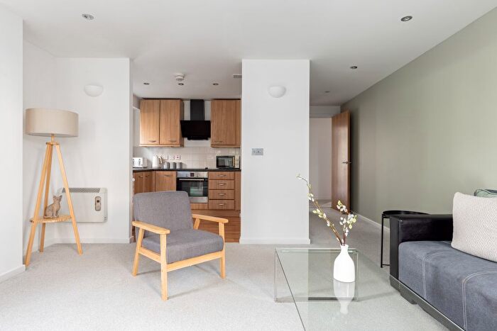 2 Bedroom Flat To Rent In Townmead Road, London, SW6