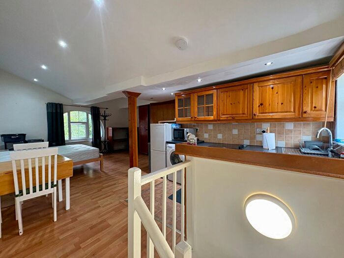 Studio To Rent In Camberwell Grove, London, SE5