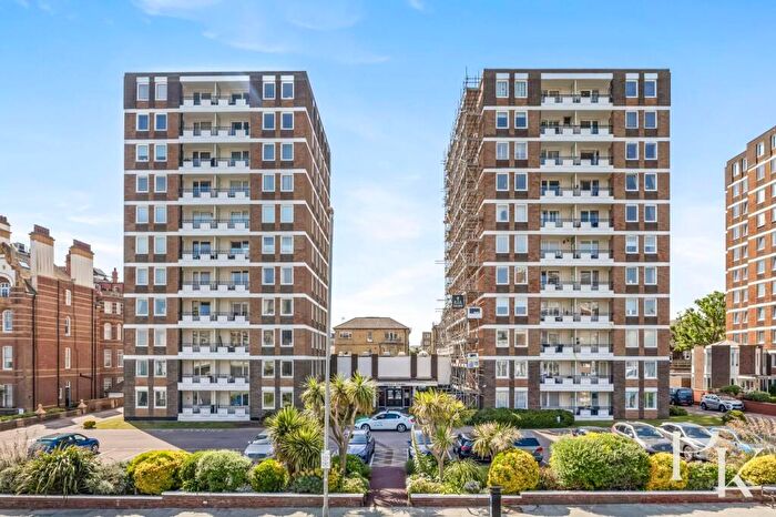 2 Bedroom Flat For Sale In Grand Avenue, Hove, BN3