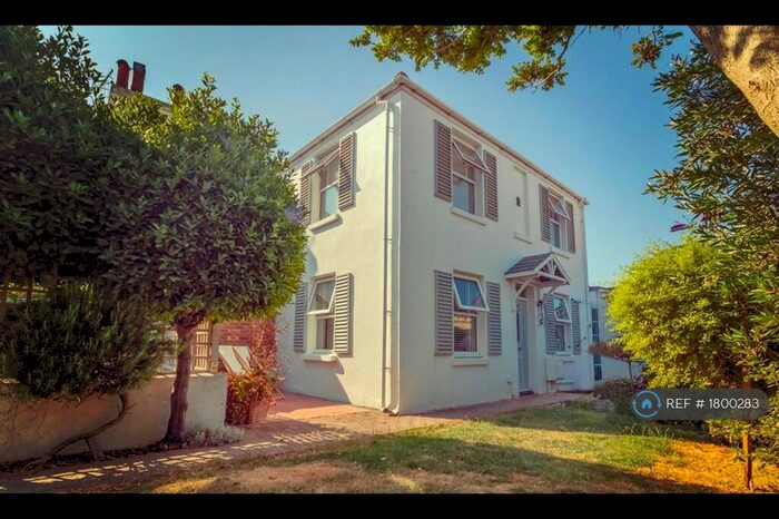 2 Bedroom Detached House To Rent In Alma Street, Lancing, BN15