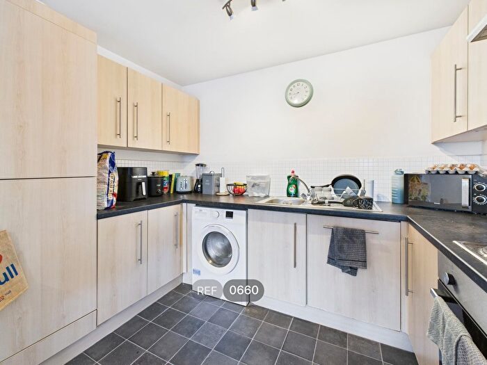 2 Bedroom Flat To Rent In Spring Street, HU2
