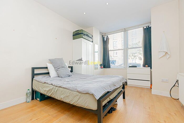 3 Bedroom Flat To Rent In Cricketfield Road, London, E5