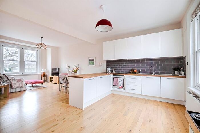 2 Bedroom Flat For Sale In Madeira Road, Streatham, Lambeth, London, SW16