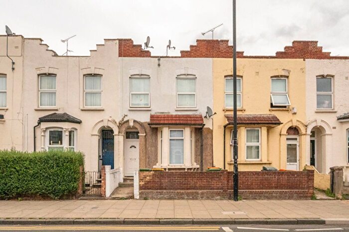 1 Bedroom Flat To Rent In Water Lane, Maryland, London, E15