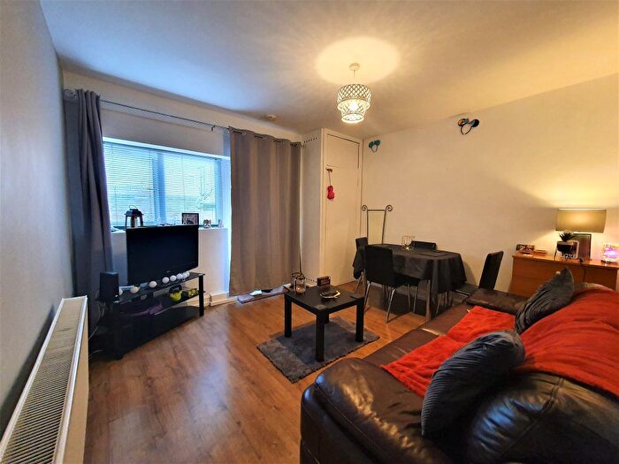 1 Bedroom Flat To Rent In Simonside Terrace, Heaton, Newcastle Upon Tyne, NE6