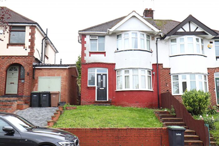 4 Bedroom Terraced House To Rent In Walcot Avenue, Luton, LU2