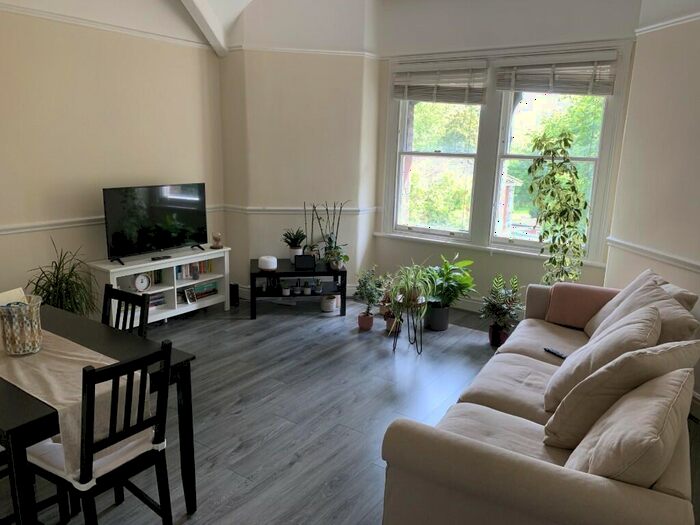 2 Bedroom Flat To Rent In Livingston Drive North, Liverpool, Merseyside, L17