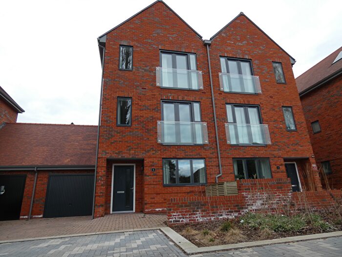 3 Bedroom Property To Rent In Azure Grove, Sheerwater, GU21