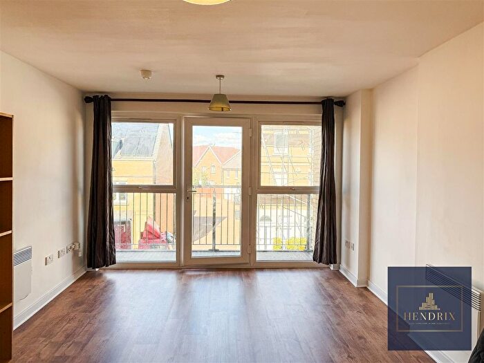 2 Bedroom Flat To Rent In Monarch Way, Ilford, IG2