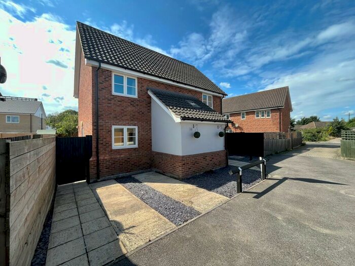 4 Bedroom Detached House To Rent In Heathlands, Beck Row, Bury St. Edmunds, IP28