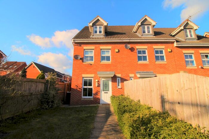 3 Bedroom Semi-Detached House To Rent In Farr Row, Nottingham, NG5
