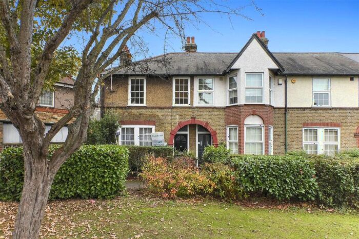 3 Bedroom Semi-Detached House To Rent In North Countess Road, Walthamstow, London, E17