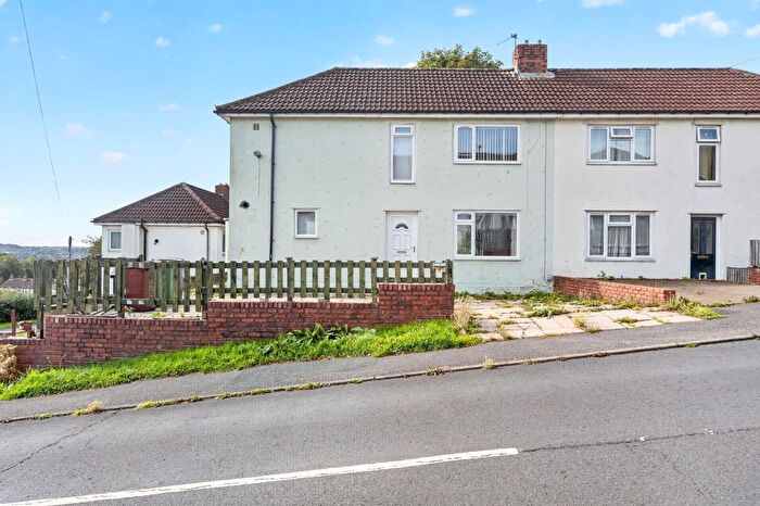 3 Bedroom Semi-Detached House For Sale In Grove Road, Horsforth, LS18