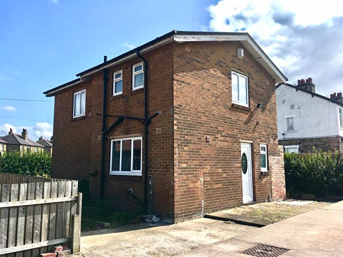 3 Bedroom Detached House To Rent In Dalton Green Lane, Huddersfield, HD5