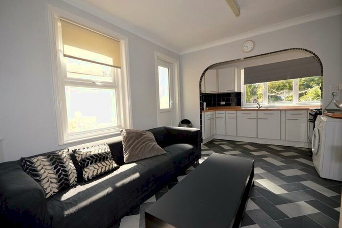 5 Bedroom Detached House To Rent In Alma Road, Winton, Bournemouth, BH9