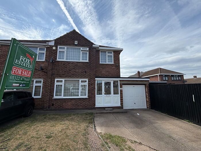 3 Bedroom Semi-Detached House For Sale In Swaledale Road, Dartford, DA2