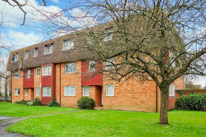 2 Bedroom Flat To Rent In Elm Grove South, Barnham, PO22