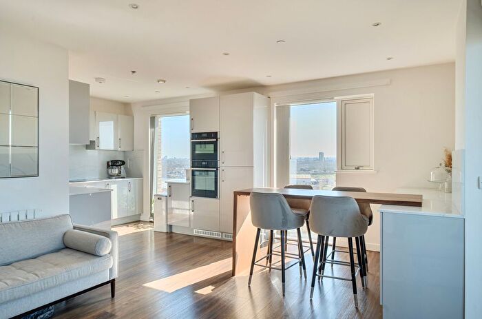 3 Bedroom Flat For Sale In Dunedin Road, London, E10