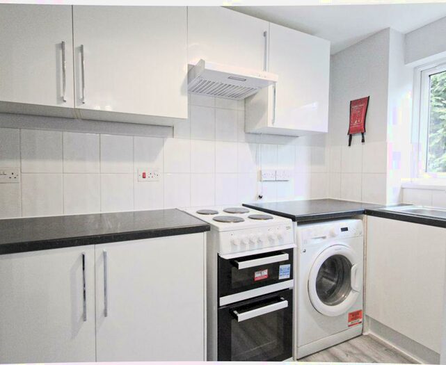 1 Bedroom Flat To Rent In Plowman Close, London, N18
