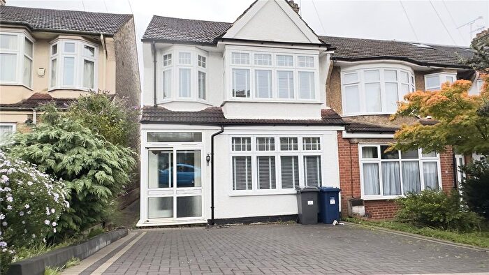 4 Bedroom Semi-Detached House To Rent In Bohun Grove, Barnet, London, EN4
