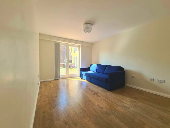 1 Bedroom Apartment To Rent In Orient Wharf, Wapping High Street, London, E1W