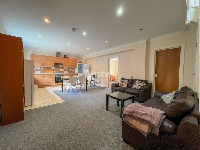 6 Bedroom Flat To Rent In Portswood Road, Southampton, SO17