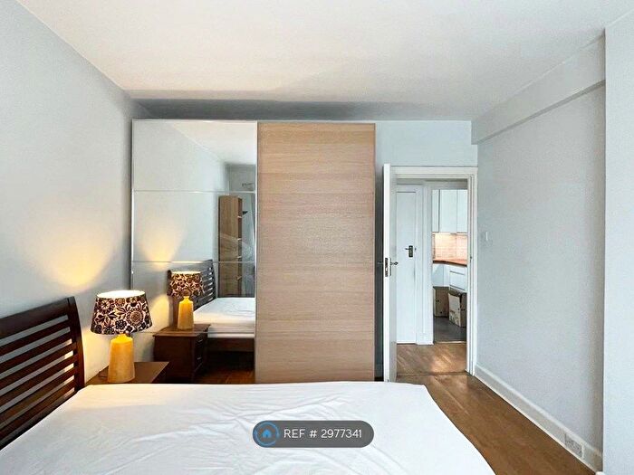 3 Bedroom Flat To Rent In Hendon Way, London, NW4
