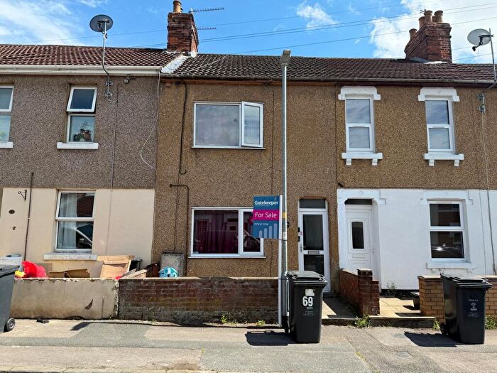 3 Bedroom Terraced House To Rent In Redcliffe Street, Swindon, Wiltshire, SN2