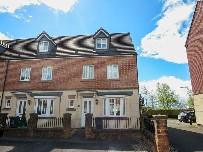 4 Bedroom Town House To Rent In Threipland Drive, Heath, CF14