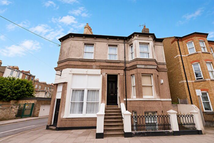 3 Bedroom Flat To Rent In Dolphin Street, Herne Bay, CT6