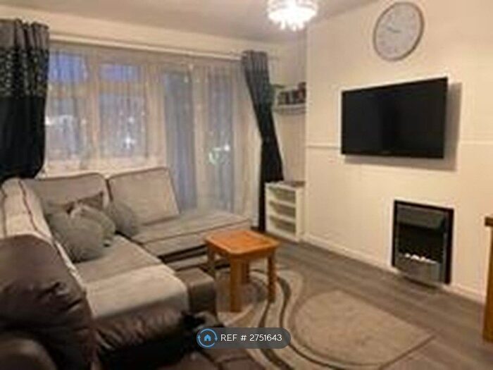 2 Bedroom Flat To Rent In Moore House, London, E1