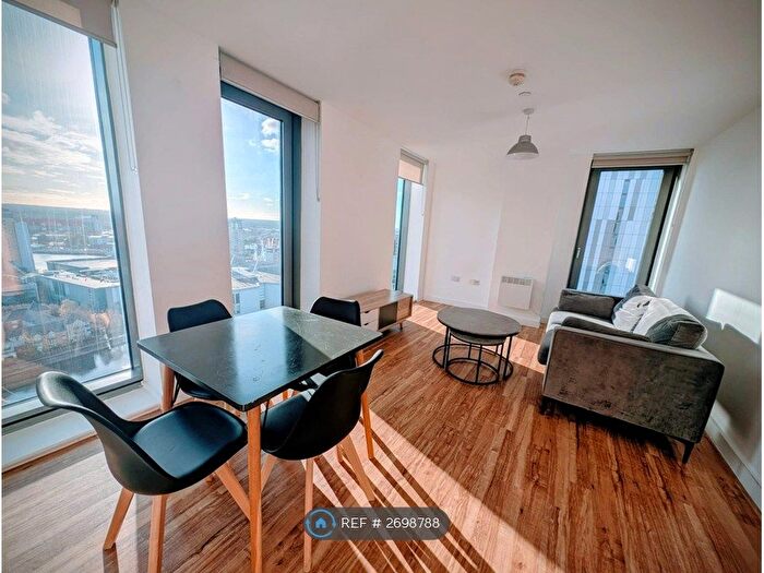 2 Bedroom Flat To Rent In Michigan Point Tower B, Salford, M50