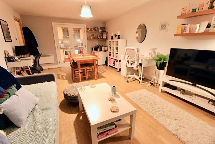 2 Bedroom Flat To Rent In Smugglers Way, London, SW18