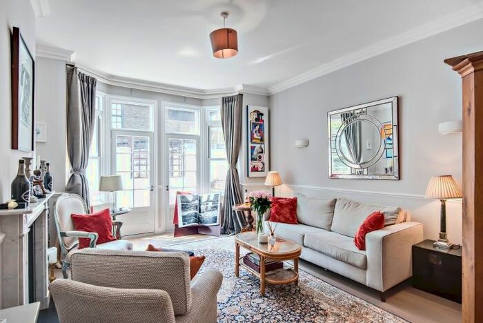 2 Bedroom Flat To Rent In Draycott Avenue, London, SW3