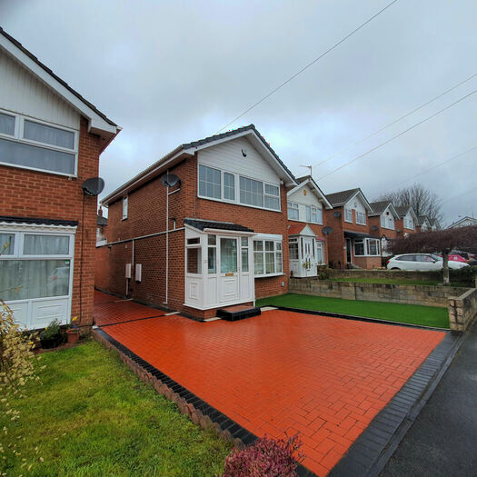 3 Bedroom Detached House To Rent In Green Hill Chase, Leeds, West Yorkshire, LS12