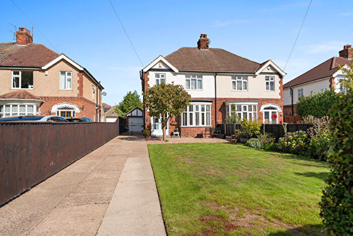 3 Bedroom Semi Detached House For Sale In Edge Avenue, Grimsby, DN33