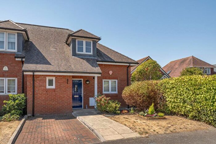 2 Bedroom End Of Terrace House For Sale In North Greenlands, Pennington, Lymington, SO41