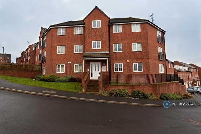 2 Bedroom Flat To Rent In East Street, Doe Lea, Chesterfield, S44