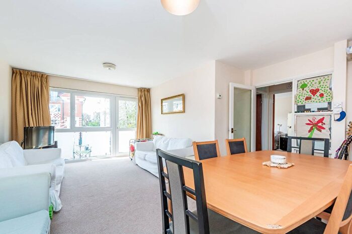 2 Bedroom Flat To Rent In Clifton Road, Wimbledon, London, SW19